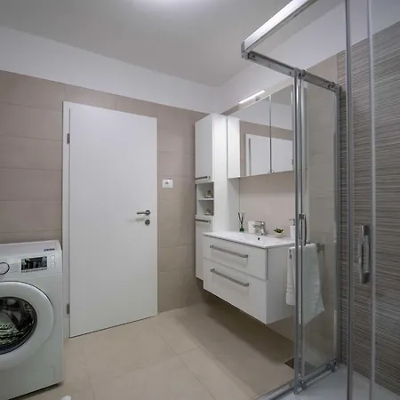 Апартаменты Sanja - Two Bedroom With Terrace And Sea View Опатия